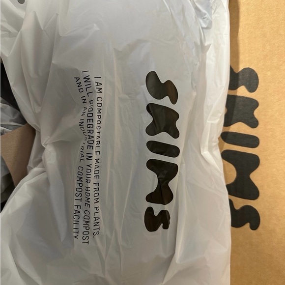 NWT SKIMS Ultimate Bra Nipple Push-Up 38D Onyx Black Kim Kardashian - Picture 9 of 10